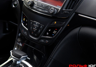 Подержанный автомобиль Opel Insignia Liftback 2014 года (11 фото)