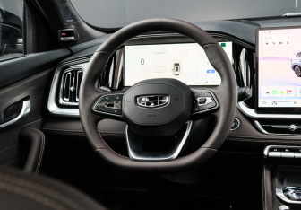 Подержанный автомобиль Geely Monjaro 2026 года (16 фото)