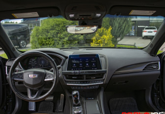 Подержанный автомобиль Cadillac CT5 2021 года (14 фото)