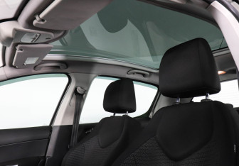 Подержанный автомобиль Peugeot 308 Hatchback 2012 года (9 фото)