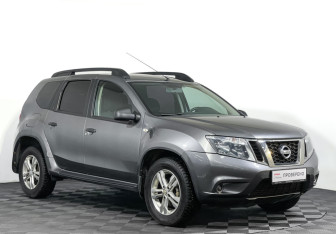 Подержанный автомобиль Nissan Terrano 2014 года (3 фото)