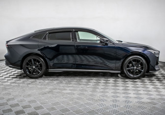 Подержанный автомобиль Changan UNI-V 2022 года (4 фото)