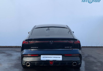 Подержанный автомобиль Changan UNI-V 2024 года (6 фото)