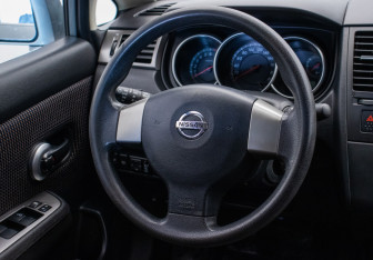 Подержанный автомобиль Nissan Tiida Sedan 2012 года (15 фото)