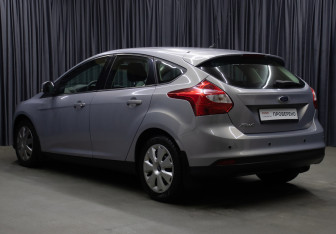 Подержанный автомобиль Ford Focus Hatchback 2012 года (7 фото)