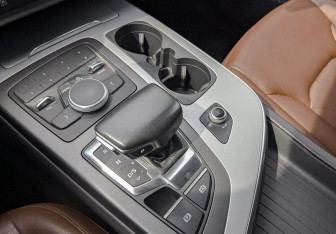 Подержанный автомобиль Audi Q7 2017 года (28 фото)