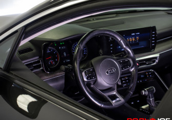 Подержанный автомобиль Kia K5 2020 года (17 фото)