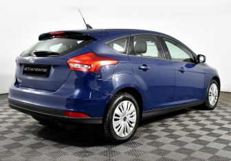 Подержанный автомобиль Ford Focus Hatchback 2017 года (3 фото)