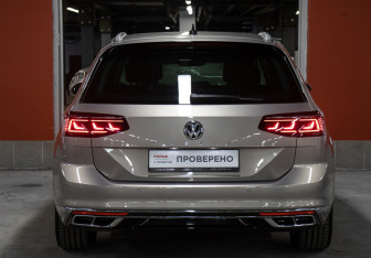 Подержанный автомобиль Volkswagen Passat Wagon 2019 года (6 фото)