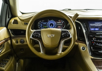 Подержанный автомобиль Cadillac Escalade Suv 2016 года (12 фото)