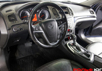 Подержанный автомобиль Opel Insignia Liftback 2010 года (15 фото)