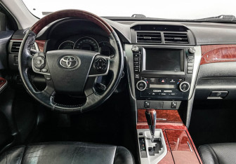 Подержанный автомобиль Toyota Camry Sedan 2012 года (12 фото)