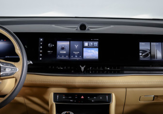 Подержанный автомобиль Voyah Dream 2023 года (13 фото)