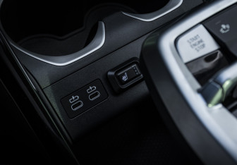 Подержанный автомобиль BMW X1 2025 года (18 фото)