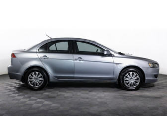 Подержанный автомобиль Mitsubishi Lancer Sedan 2008 года (4 фото)