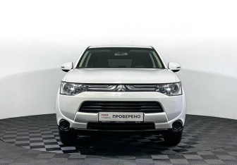 Подержанный автомобиль Mitsubishi Outlander 2012 года (2 фото)