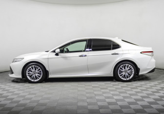Подержанный автомобиль Toyota Camry Sedan 2018 года (8 фото)