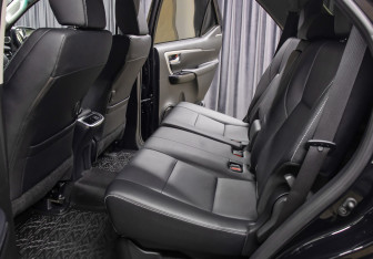 Подержанный автомобиль Toyota Fortuner 2022 года (12 фото)