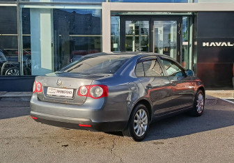 Подержанный автомобиль Volkswagen Jetta Sedan 2009 года (5 фото)