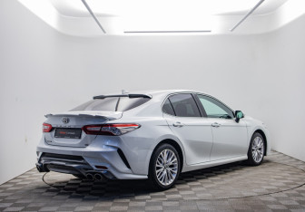 Подержанный автомобиль Toyota Camry Sedan 2019 года (5 фото)