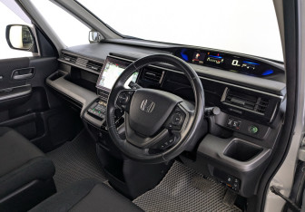 Подержанный автомобиль Honda Stepwgn 2018 года (21 фото)