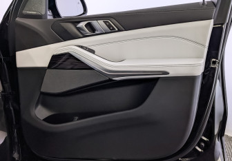 Подержанный автомобиль BMW X5 2025 года (24 фото)