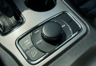 Подержанный автомобиль Jeep Grand Cherokee 2021 года (17 фото)