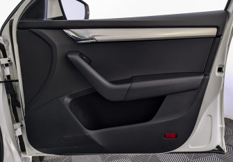 Подержанный автомобиль Skoda Octavia Liftback 2017 года (23 фото)