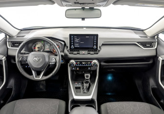 Подержанный автомобиль Toyota RAV4 2019 года (14 фото)