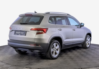 Подержанный автомобиль Skoda Karoq 2021 года (5 фото)