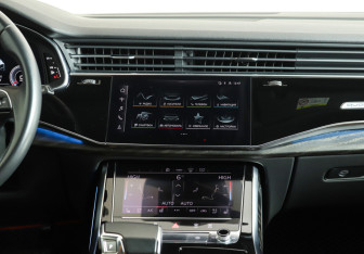 Подержанный автомобиль Audi Q8 2021 года (20 фото)