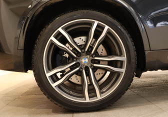 Подержанный автомобиль BMW X5 M 2018 года (26 фото)