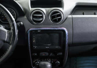 Подержанный автомобиль Renault Duster 2014 года (8 фото)