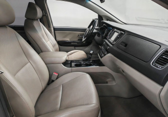 Подержанный автомобиль Kia Carnival 2018 года (9 фото)