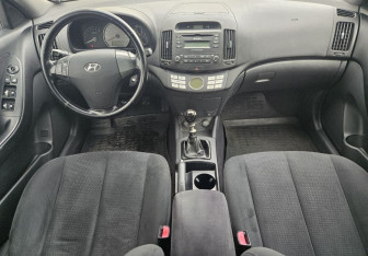 Подержанный автомобиль Hyundai Elantra Sedan 2007 года (9 фото)