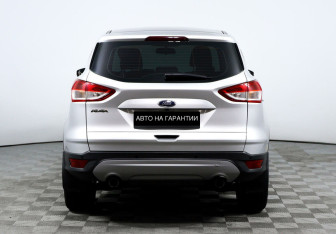 Подержанный автомобиль Ford Kuga 2015 года (6 фото)