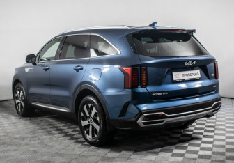 Подержанный автомобиль Kia Sorento 2022 года (7 фото)