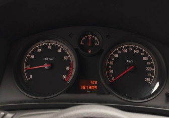 Подержанный автомобиль Opel Zafira Compactvan 2007 года (13 фото)