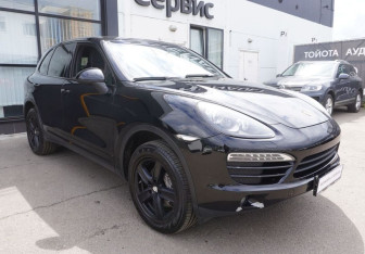 Подержанный автомобиль Porsche Cayenne 2011 года (3 фото)