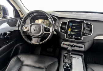 Подержанный автомобиль Volvo XC90 2018 года (25 фото)