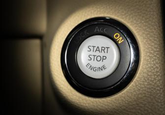 Подержанный автомобиль Infiniti QX70 2015 года (21 фото)