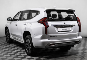 Подержанный автомобиль Mitsubishi Montero Sport 2021 года (7 фото)