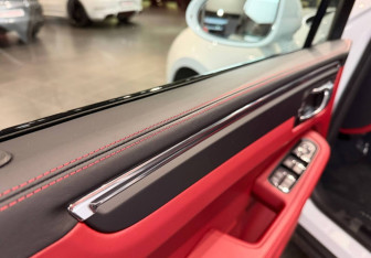 Новый Porsche Macan 2025 (10 фото)