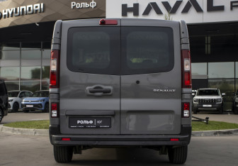 Подержанный автомобиль Renault Trafic 2019 года (6 фото)