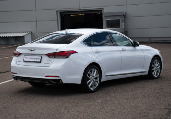 Подержанный автомобиль Genesis G80 2018 года (5 фото)