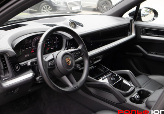 Подержанный автомобиль Porsche Cayenne 2023 года (12 фото)