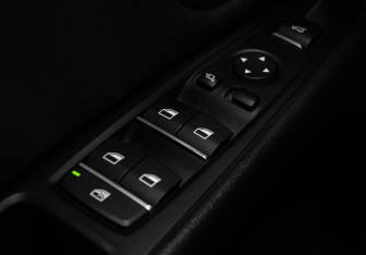 Подержанный автомобиль BMW X6 2016 года (20 фото)