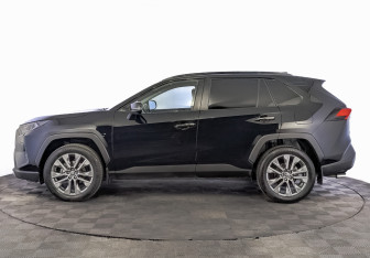Подержанный автомобиль Toyota RAV4 2022 года (8 фото)