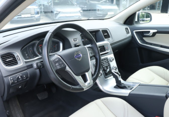 Подержанный автомобиль Volvo S60 2017 года (13 фото)