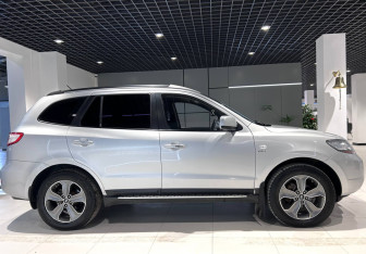 Подержанный автомобиль Hyundai Santa Fe 2009 года (4 фото)